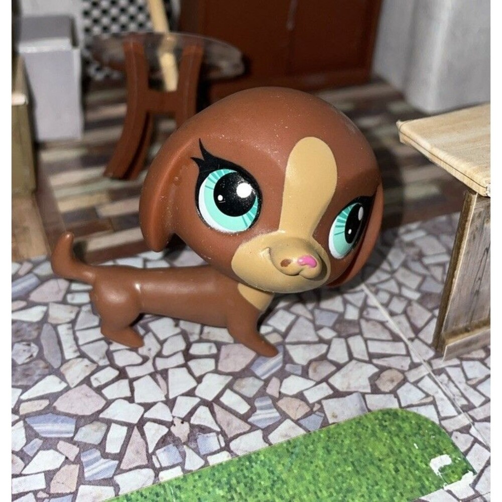 Littlest Pet Shop LPS 3297 Brown Dachshund Puppy Dog